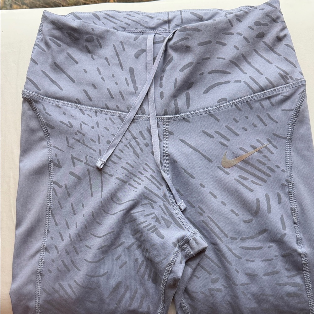 Nike Light lavender Patterned Leggings . Ankle hight